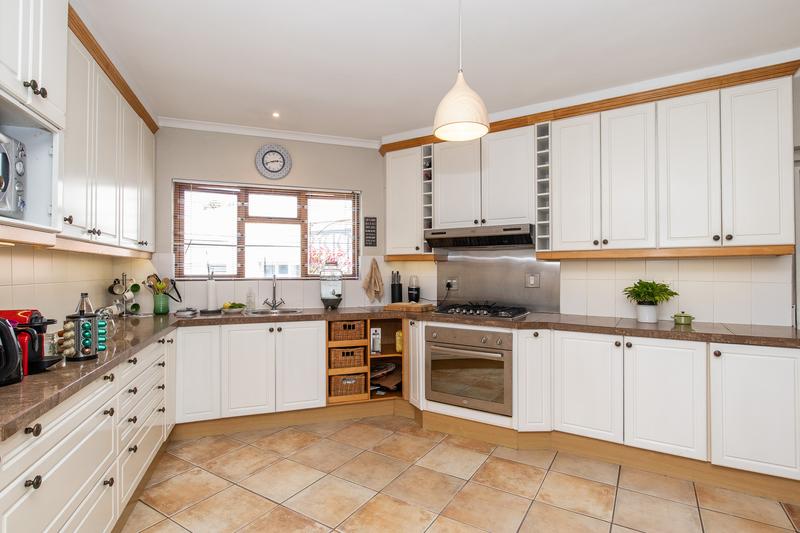3 Bedroom Property for Sale in Constantia Western Cape